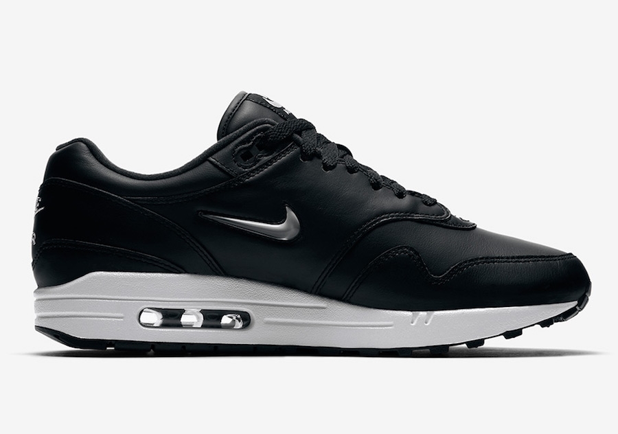 nike air max silver swoosh