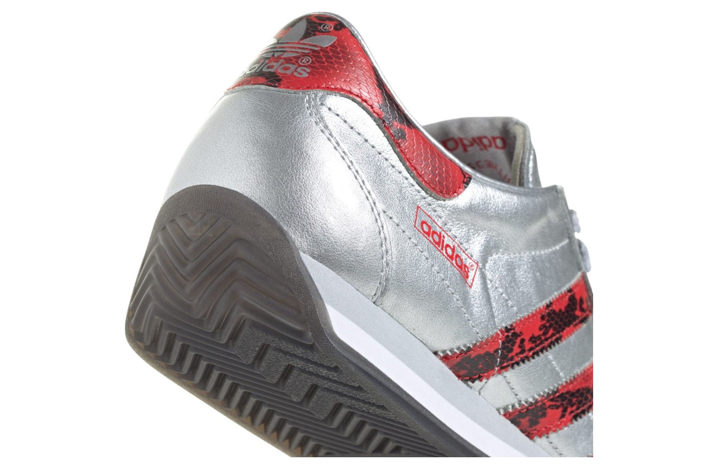 サンガリア⭐︎ Adidas Country Japan Silver Metallic / Better Scarlet - Jan