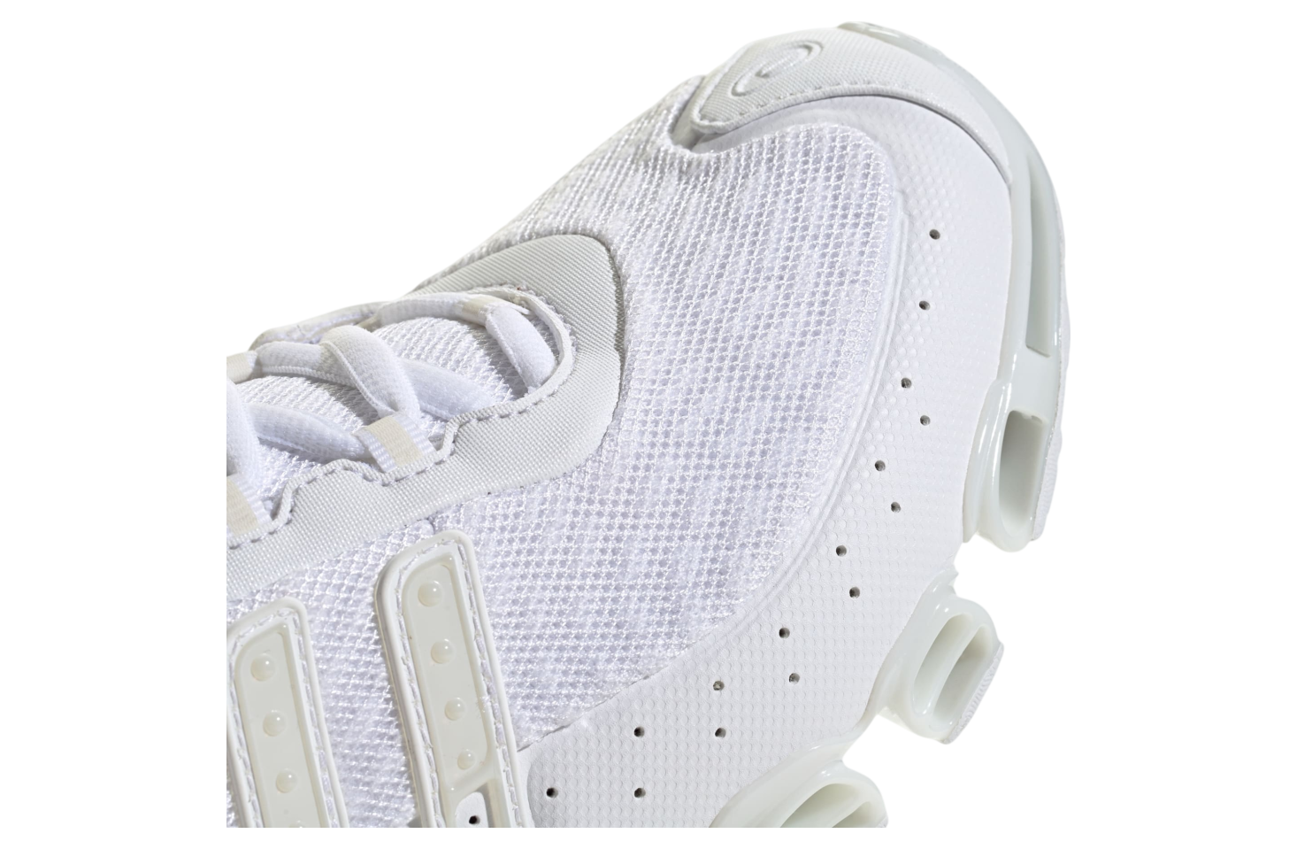 【関税込み】adidas Originals ホワイト Megaride スニーカー Adidas Originals Megaride 01 Shoes in Cloud White / Core