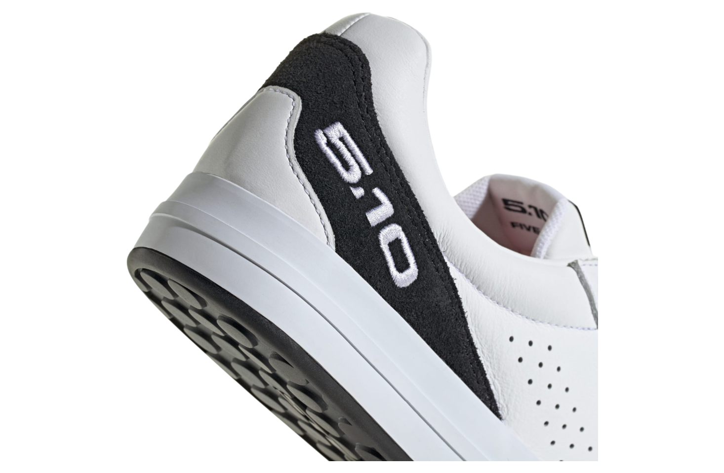 Adidas Sleuth Dlx 2 Cloud White / Core Black / Cream