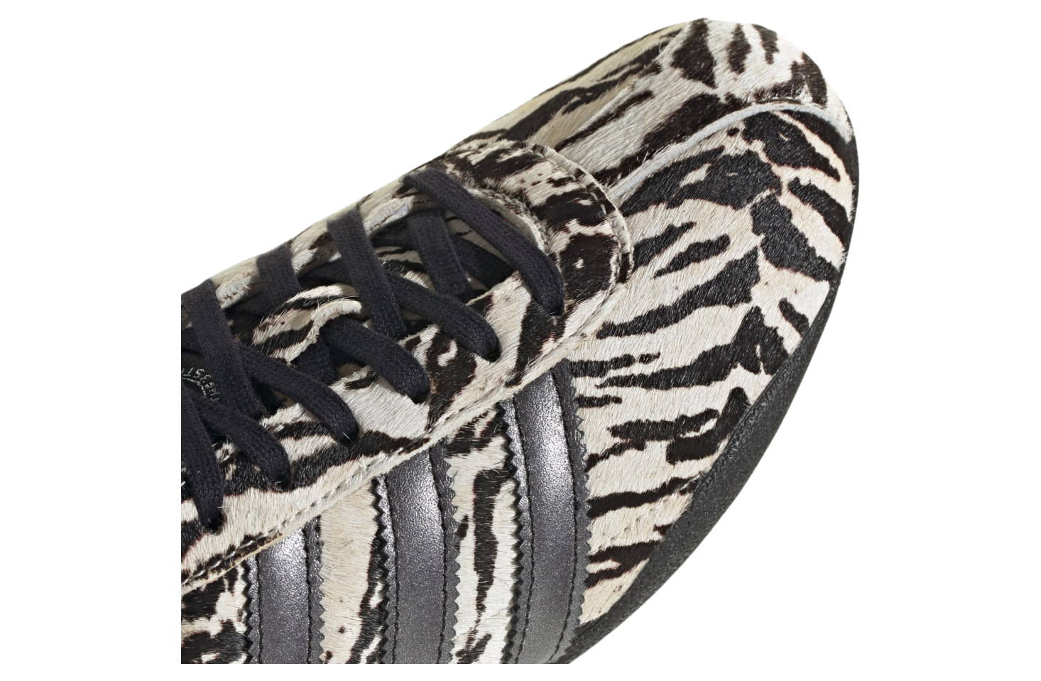 Adidas Tokyo WMNS Off White / Core Black / Wonder White