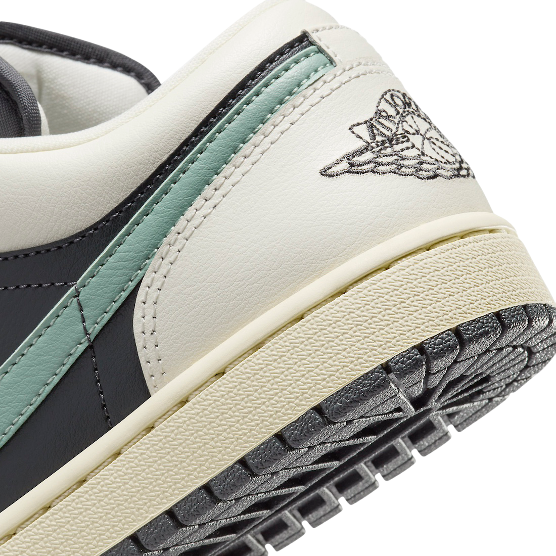 Air Jordan 1 Low WMNS Jade Smoke