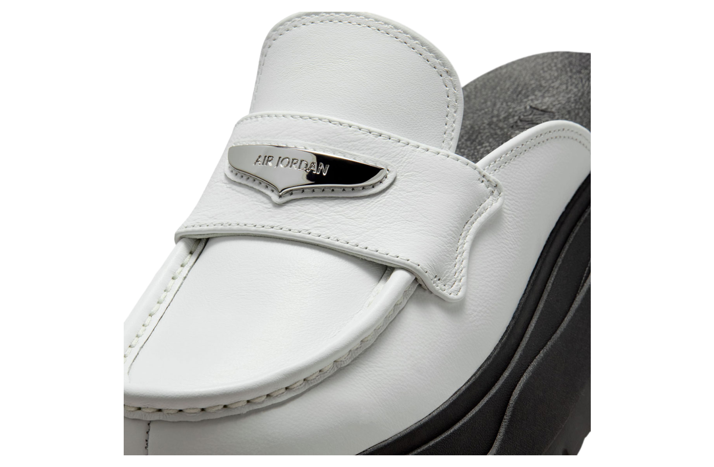 Air Jordan Mule WMNS White / Black - Mar 2026 - HJ4292-100