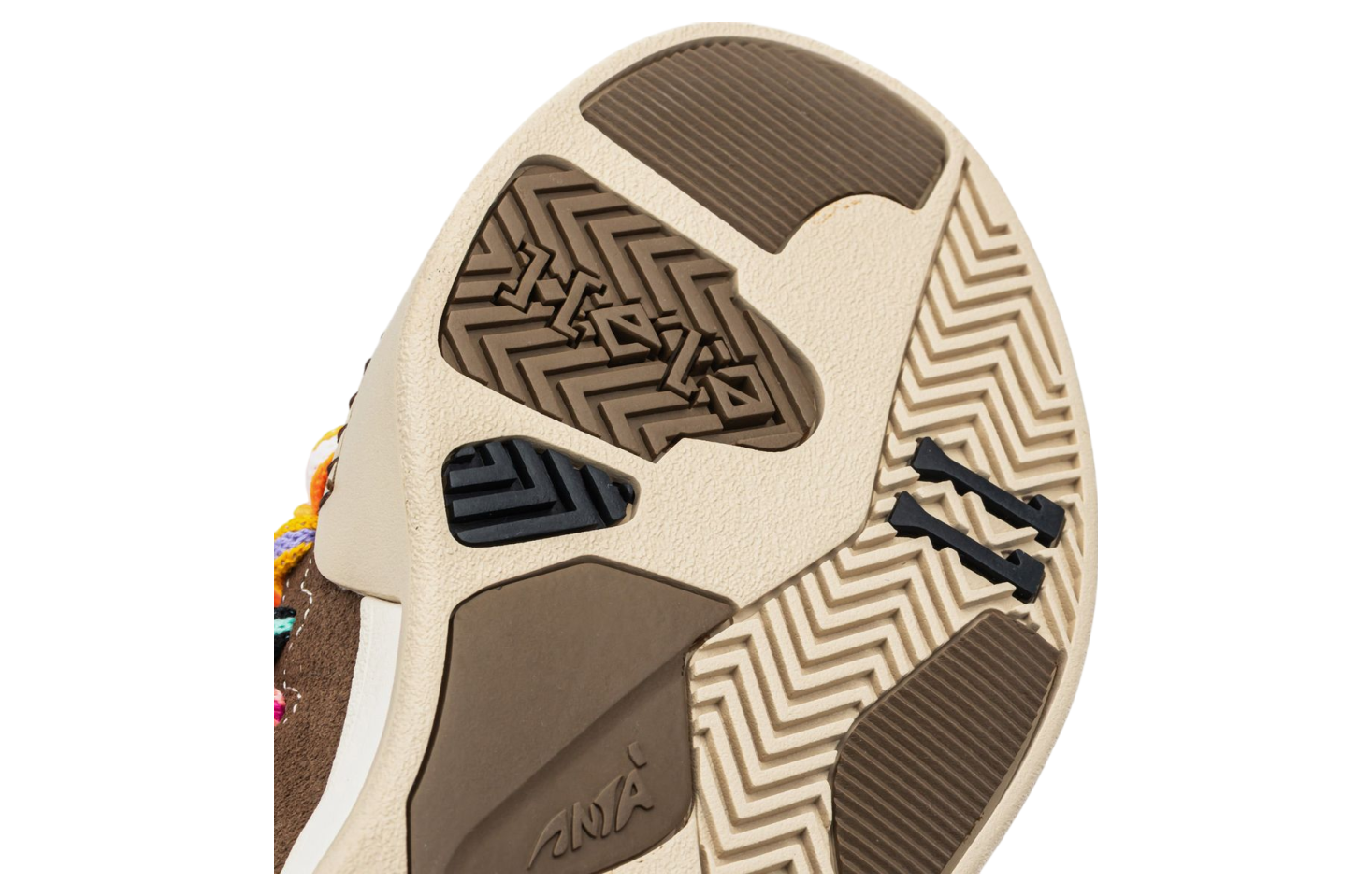 Anta Hélà Style Brown / Multi