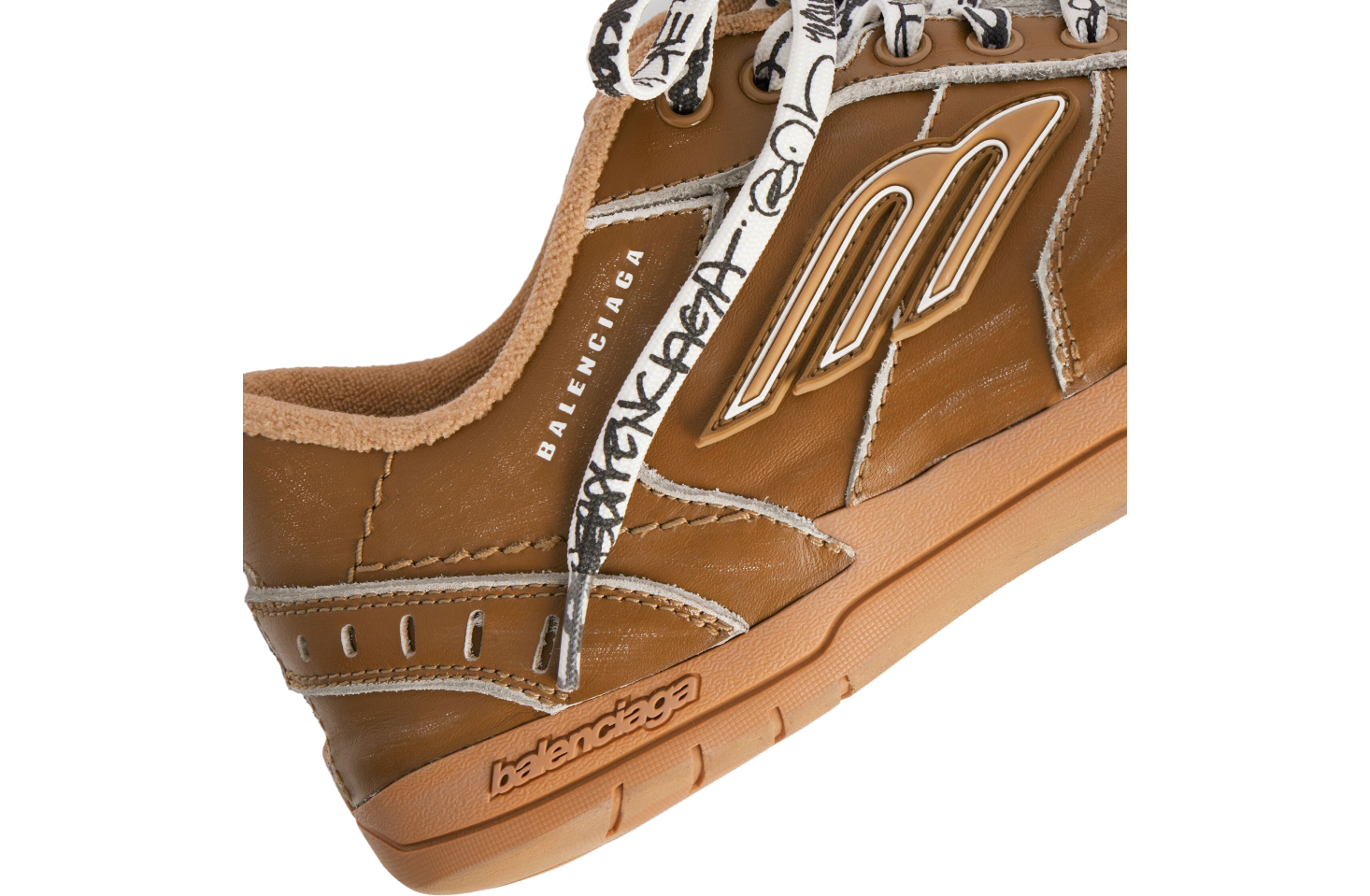 Balenciaga Hamptons Medium Worn-Out Camel