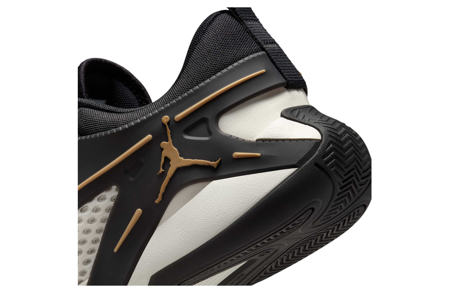 Jordan Heir Black / Metallic Gold