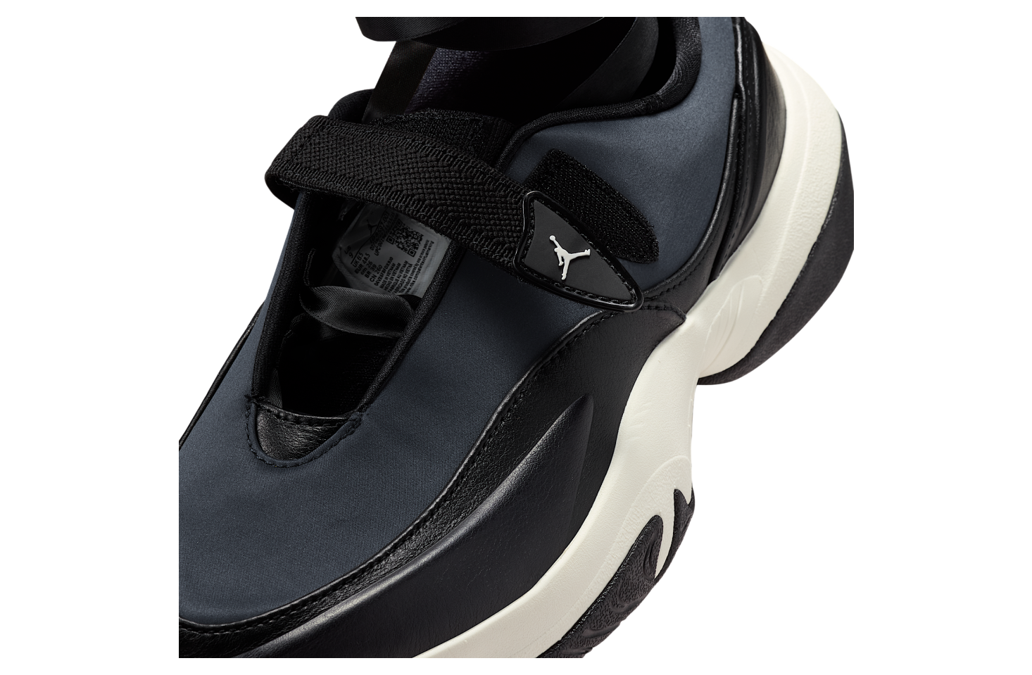 Jordan Pointe WMNS Black / Sail