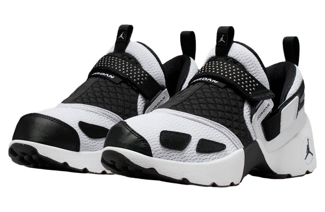 Jordan Trunner LX WMNS Black / White