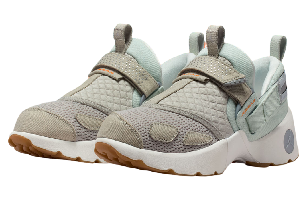 Jordan Trunner Lx Wmns Summit White /  Bright Ceramic