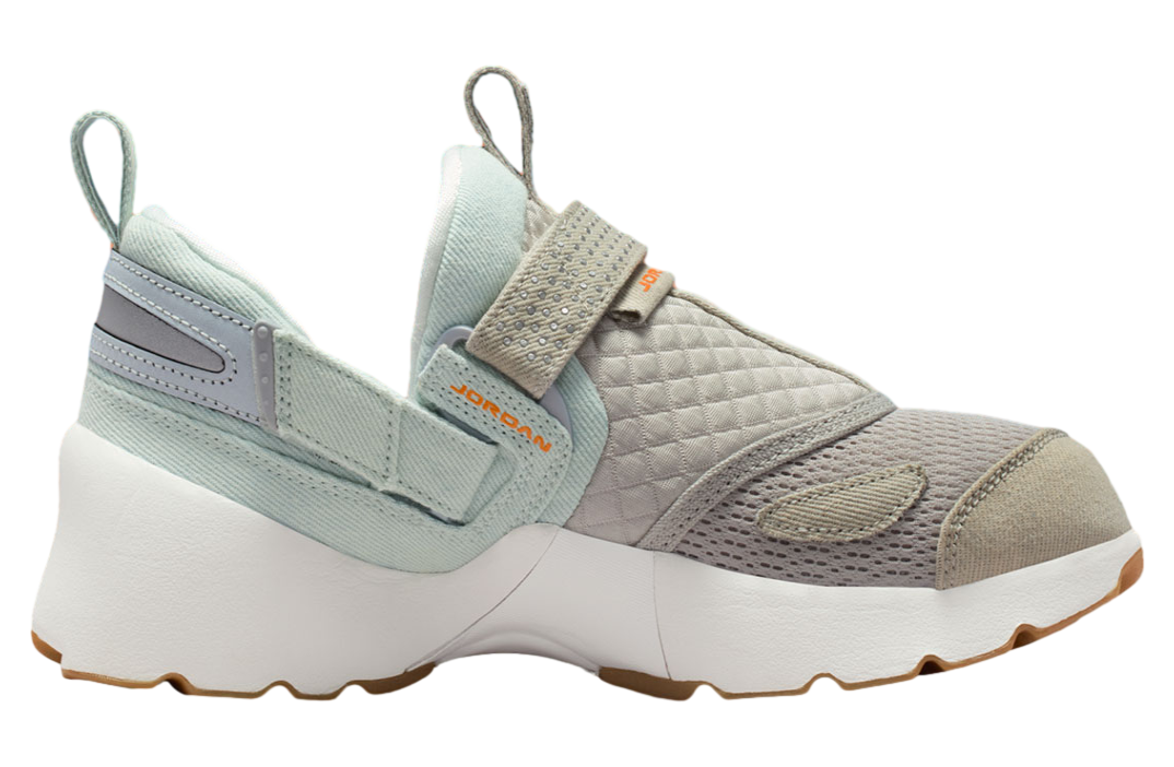 Jordan Trunner Lx Wmns Summit White /  Bright Ceramic