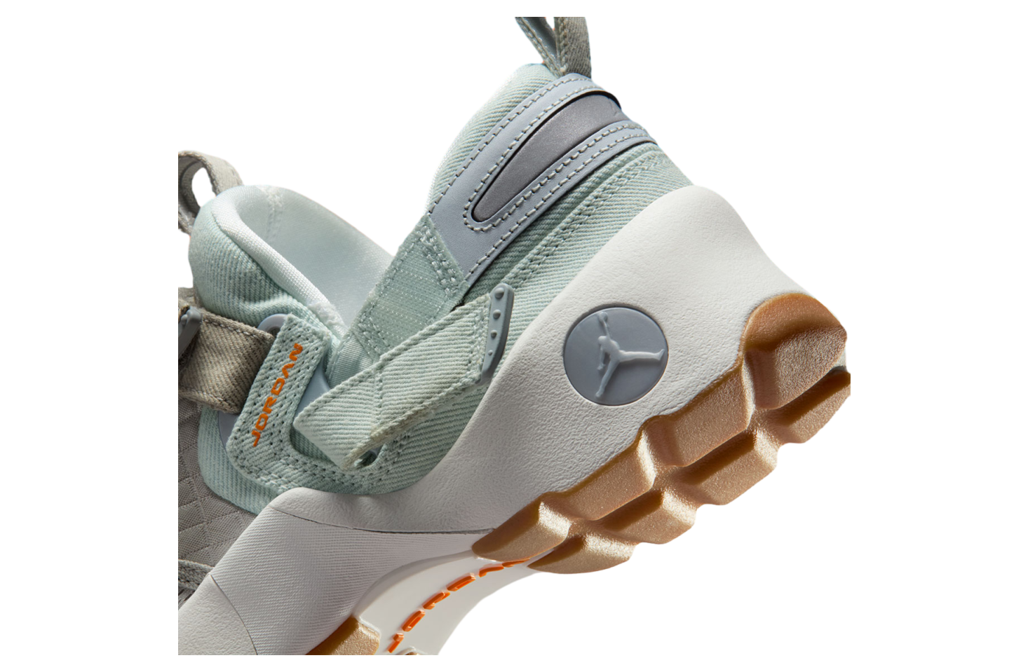 Jordan Trunner Lx Wmns Summit White /  Bright Ceramic