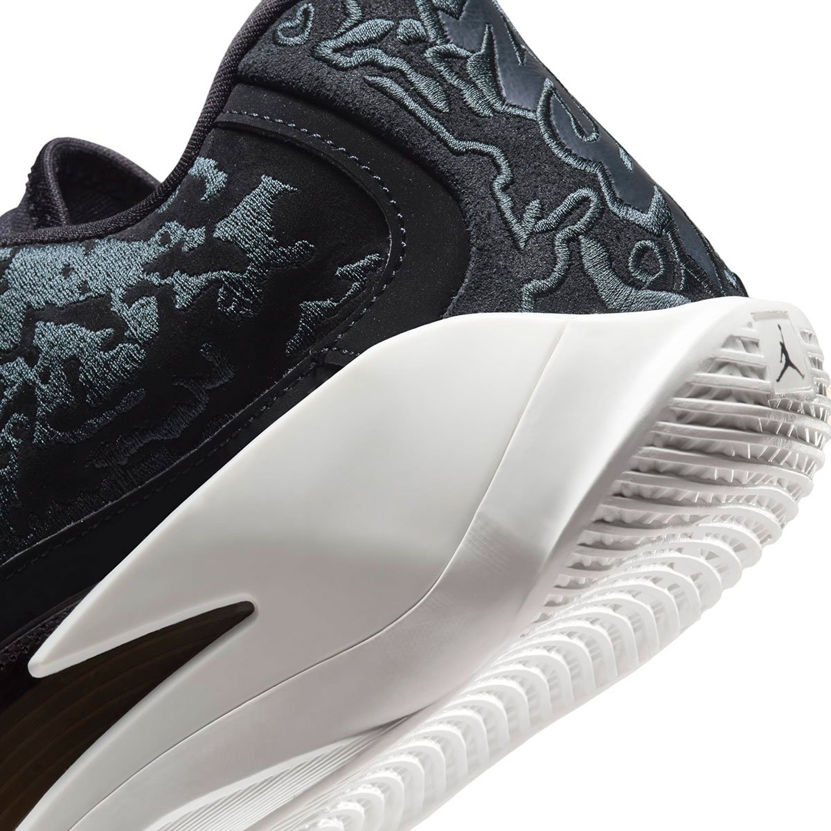 Jordan Zion 3 SE Black / Light Bone