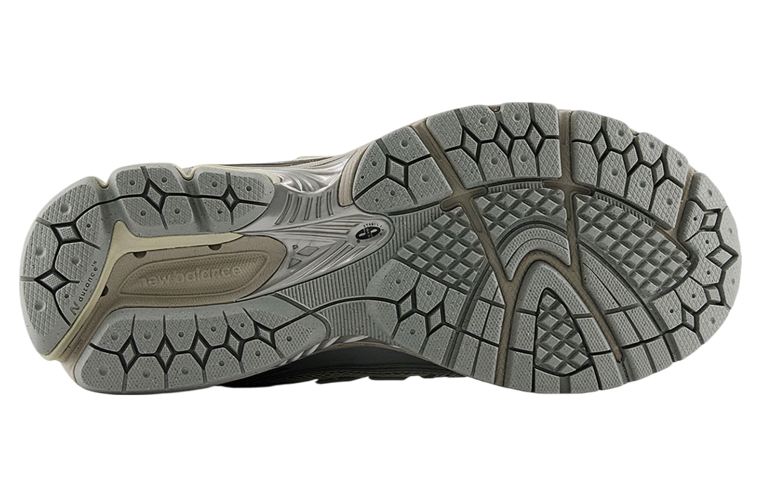 New Balance 1906R Silver / Tan