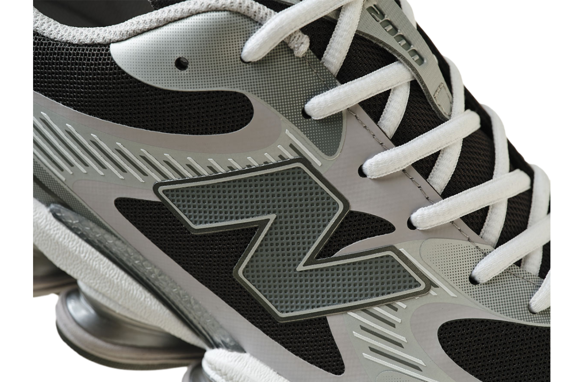 New Balance 2000 Silver Metallic / Black