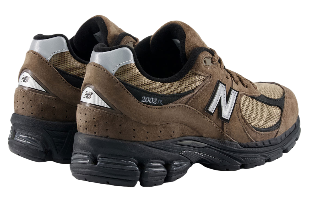 New Balance 2002r Black / Brown
