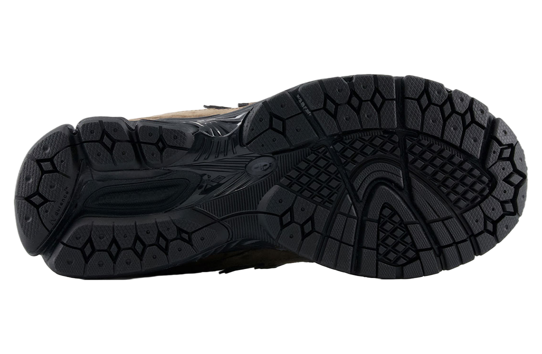 New Balance 2002r Black / Brown