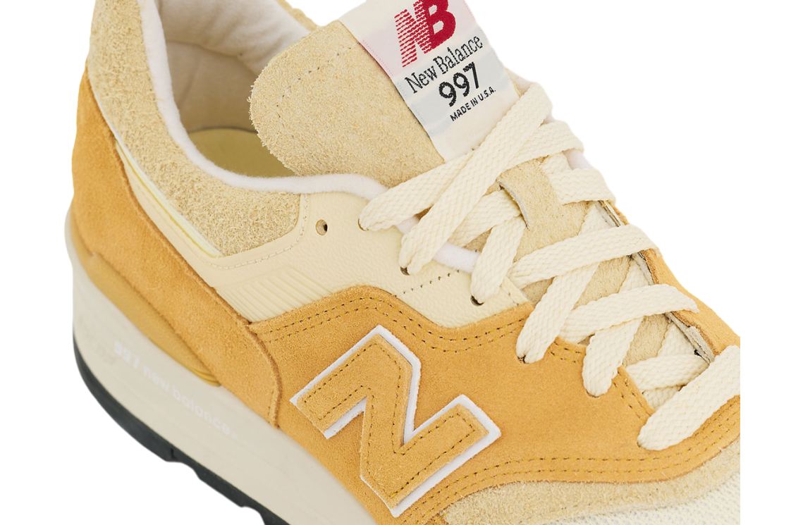 New Balance 997 Dried Apricot / Calcium