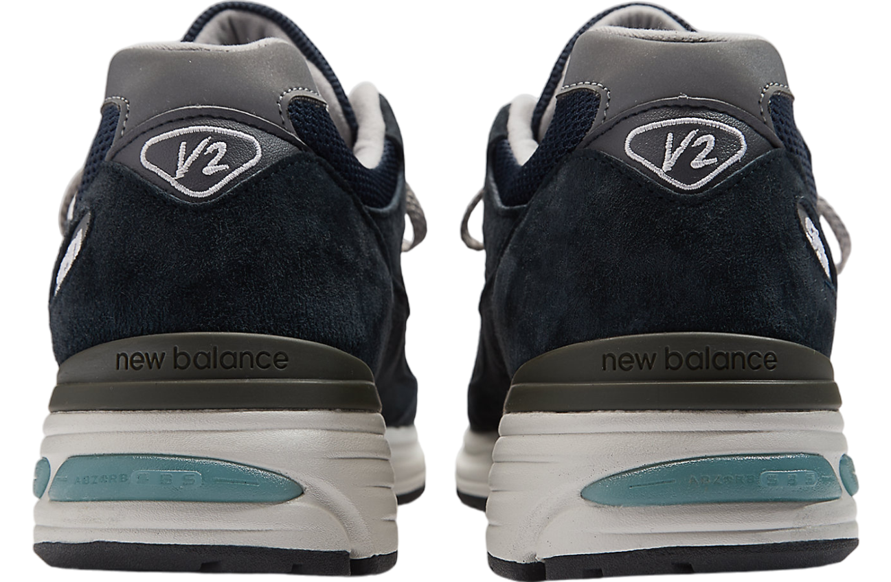 New Balance Made in UK 991v2 Dark Navy / Smoked Pearl