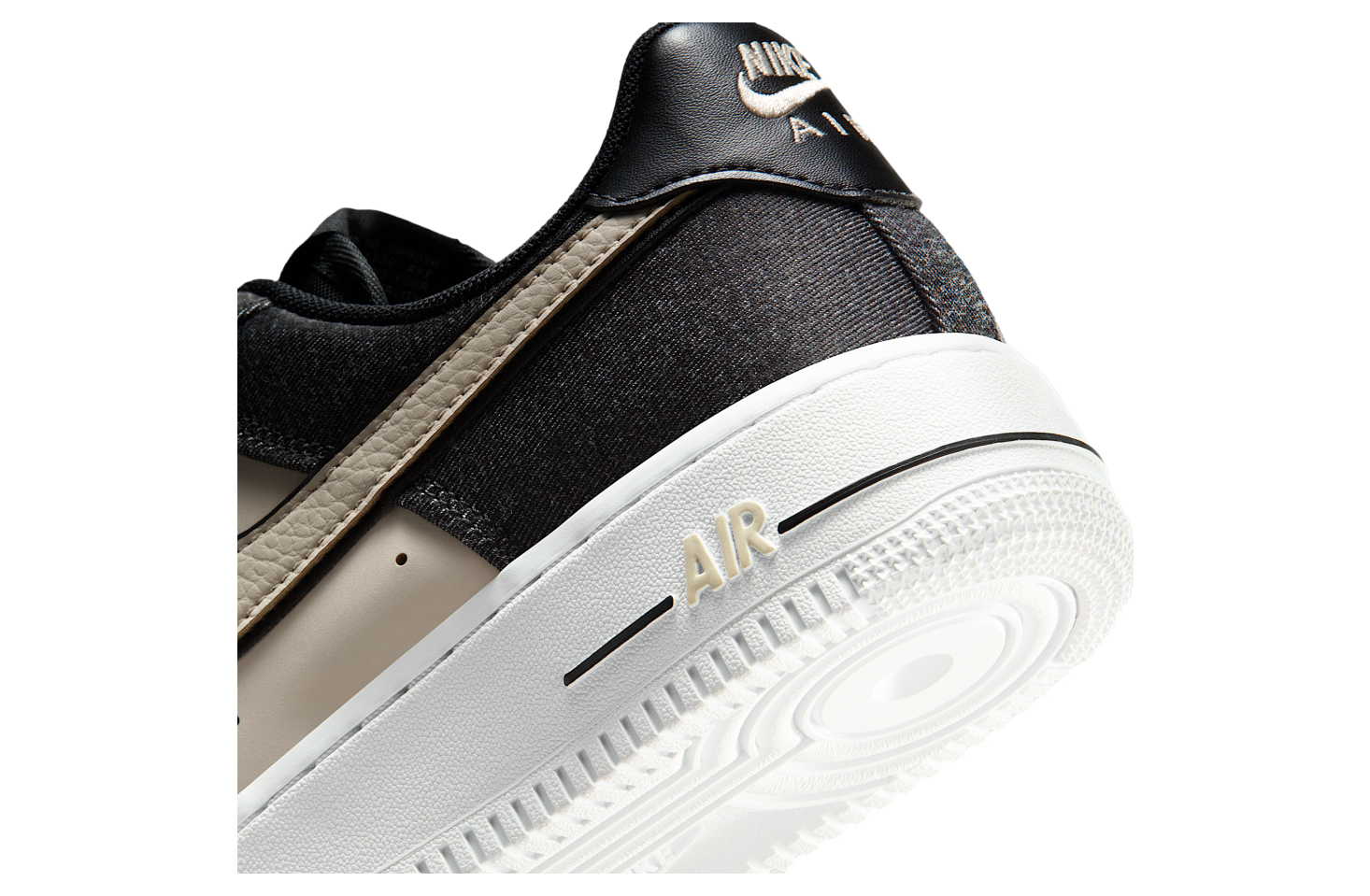 Nike Air Force 1 07 SE WMNS Black / White