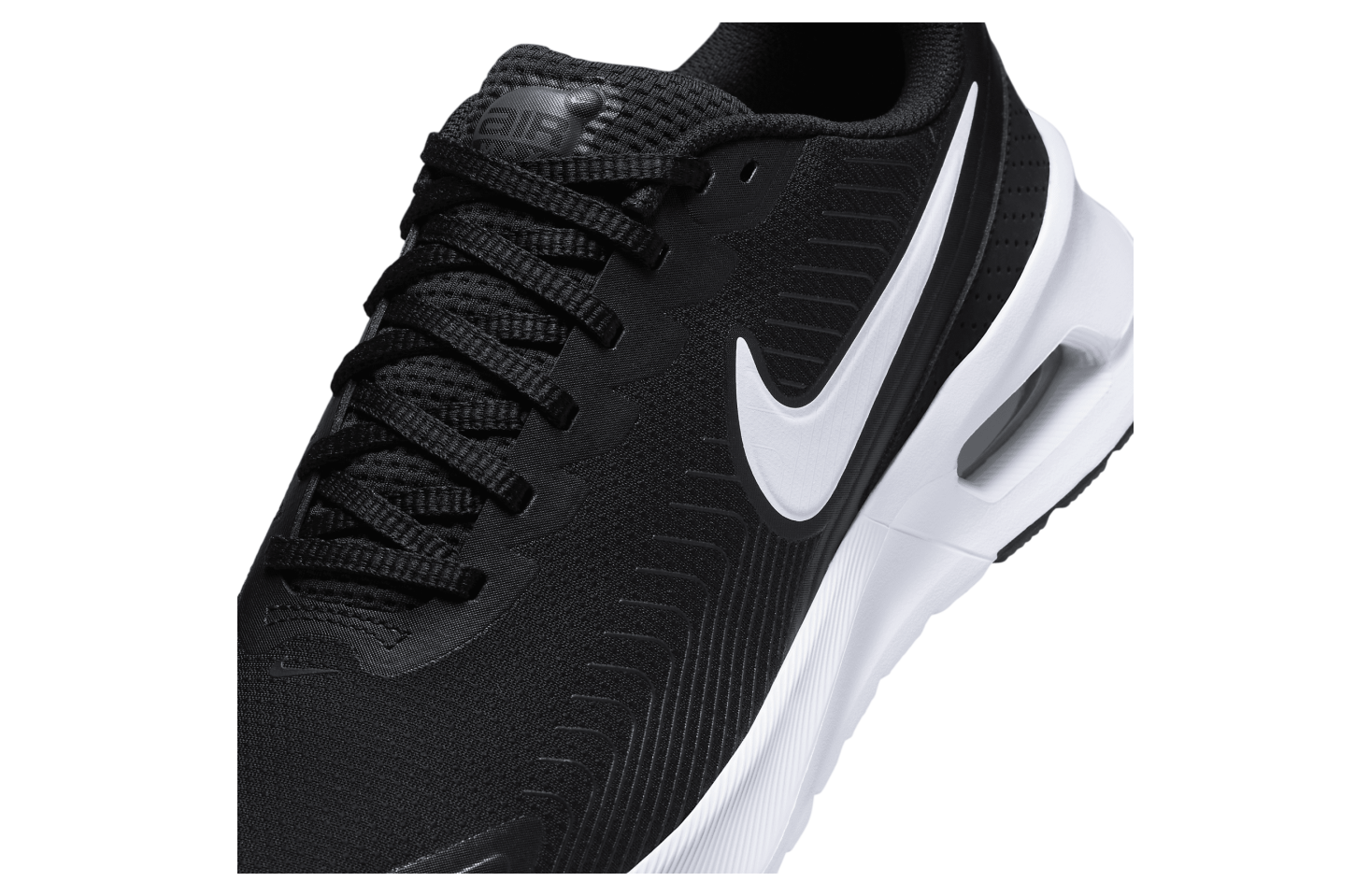 Nike Air Max Nuaxis Black / White