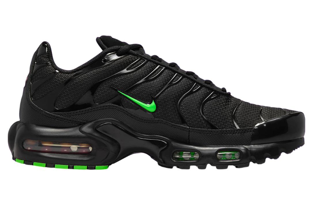 Nike Air Max Plus Black / Green Strike