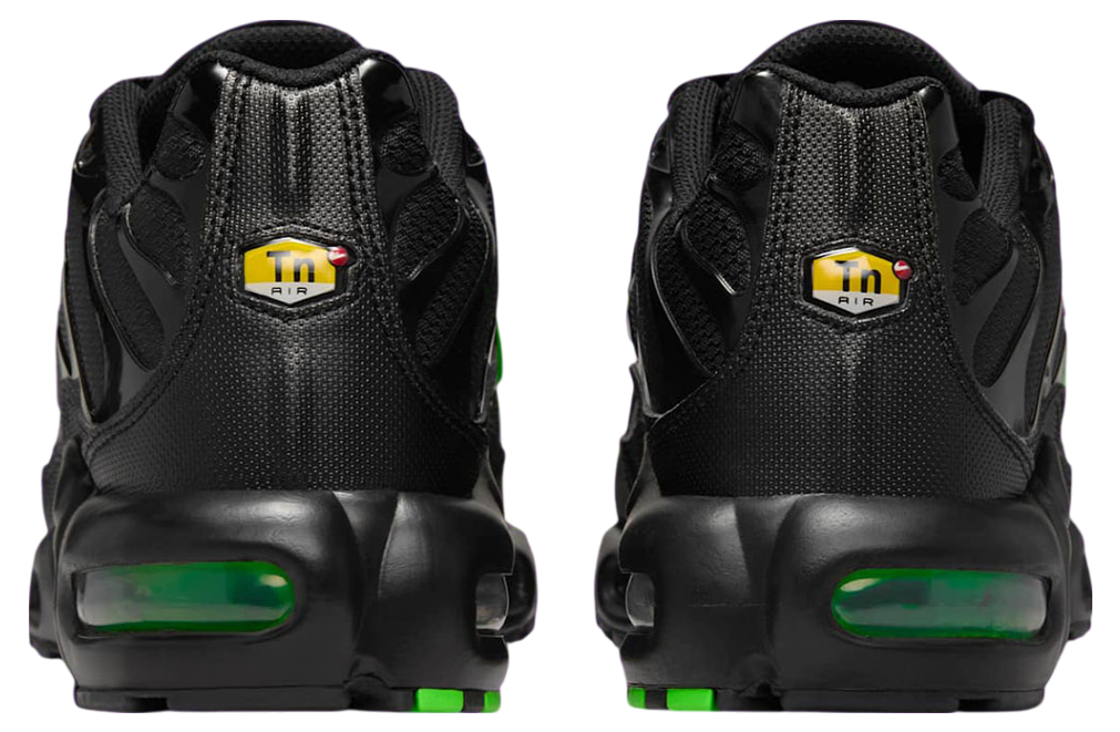 Nike Air Max Plus Black / Green Strike