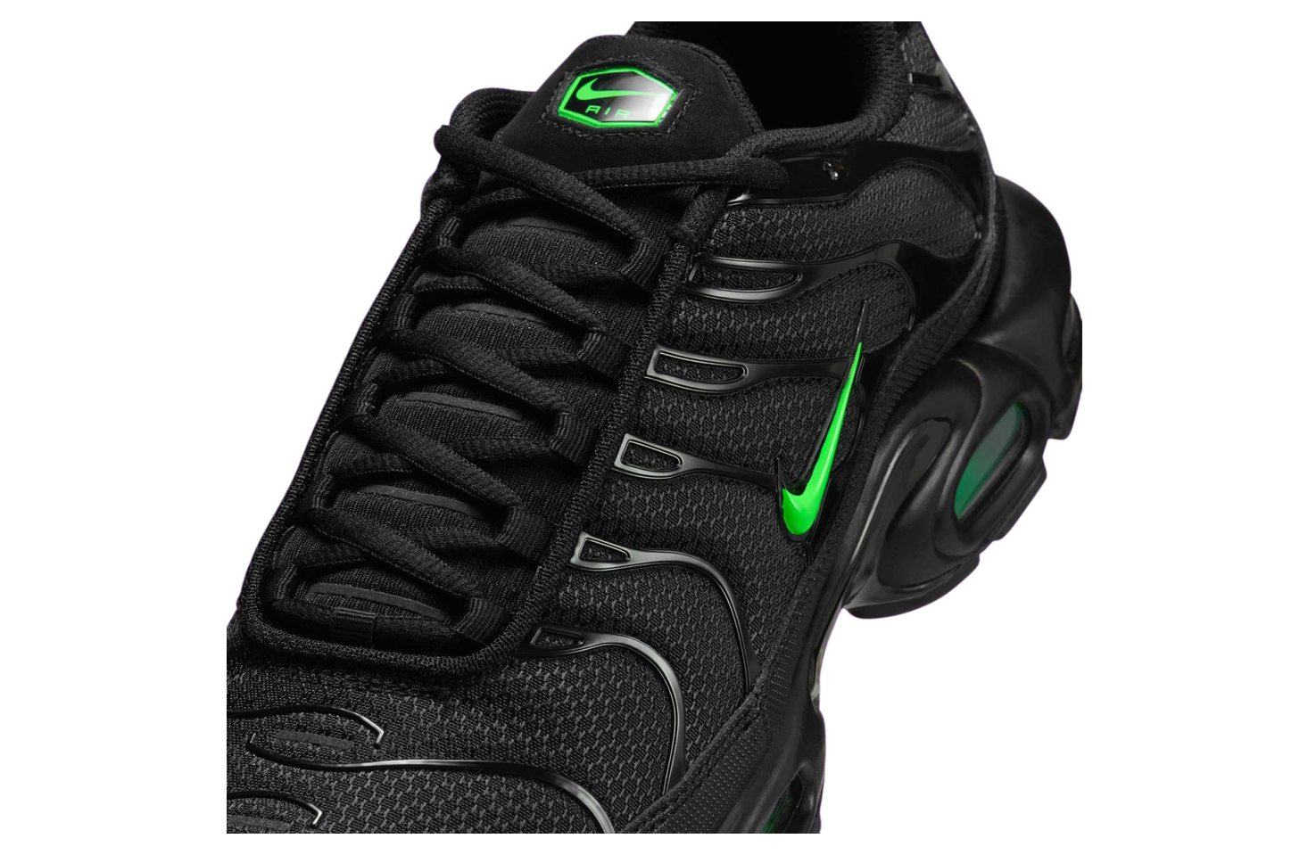 Nike Air Max Plus Black / Green Strike