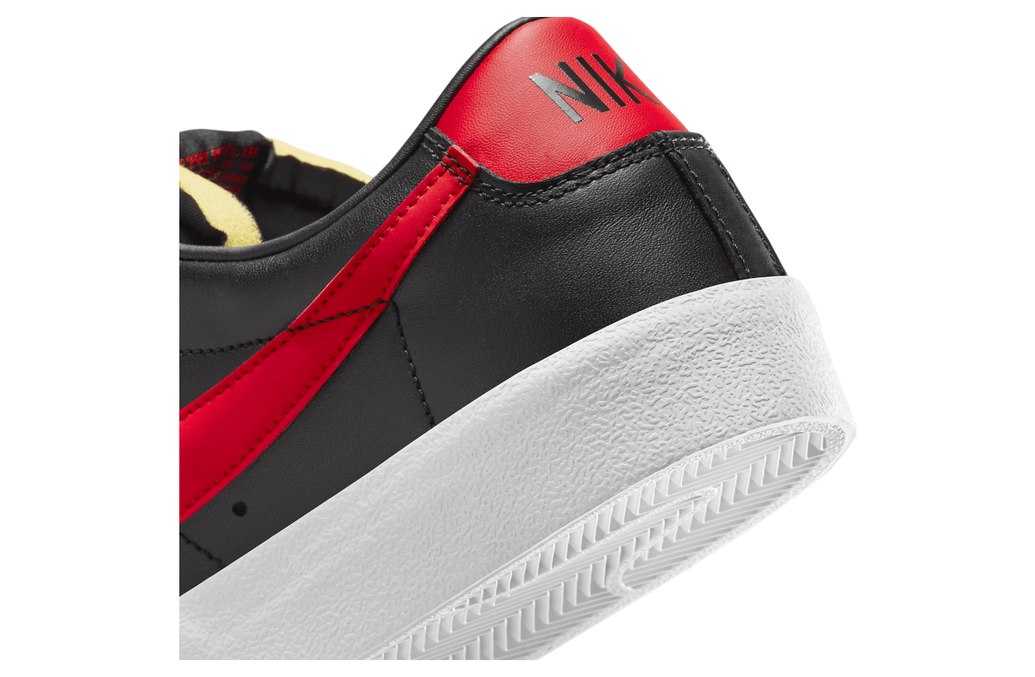 Nike Blazer Low 77 Vintage Black / University Red