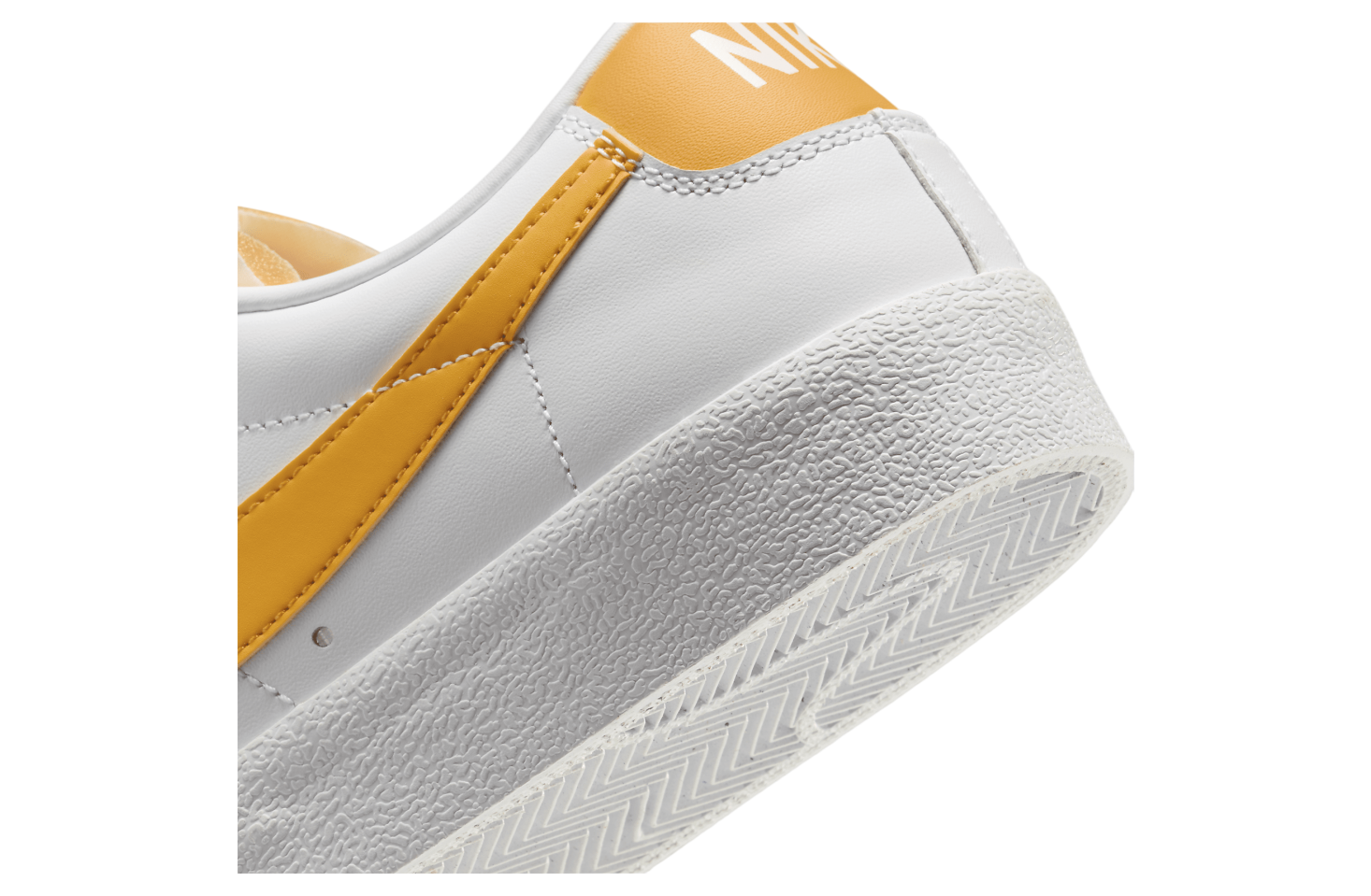 Nike Blazer Low 77 Vintage White / University Gold