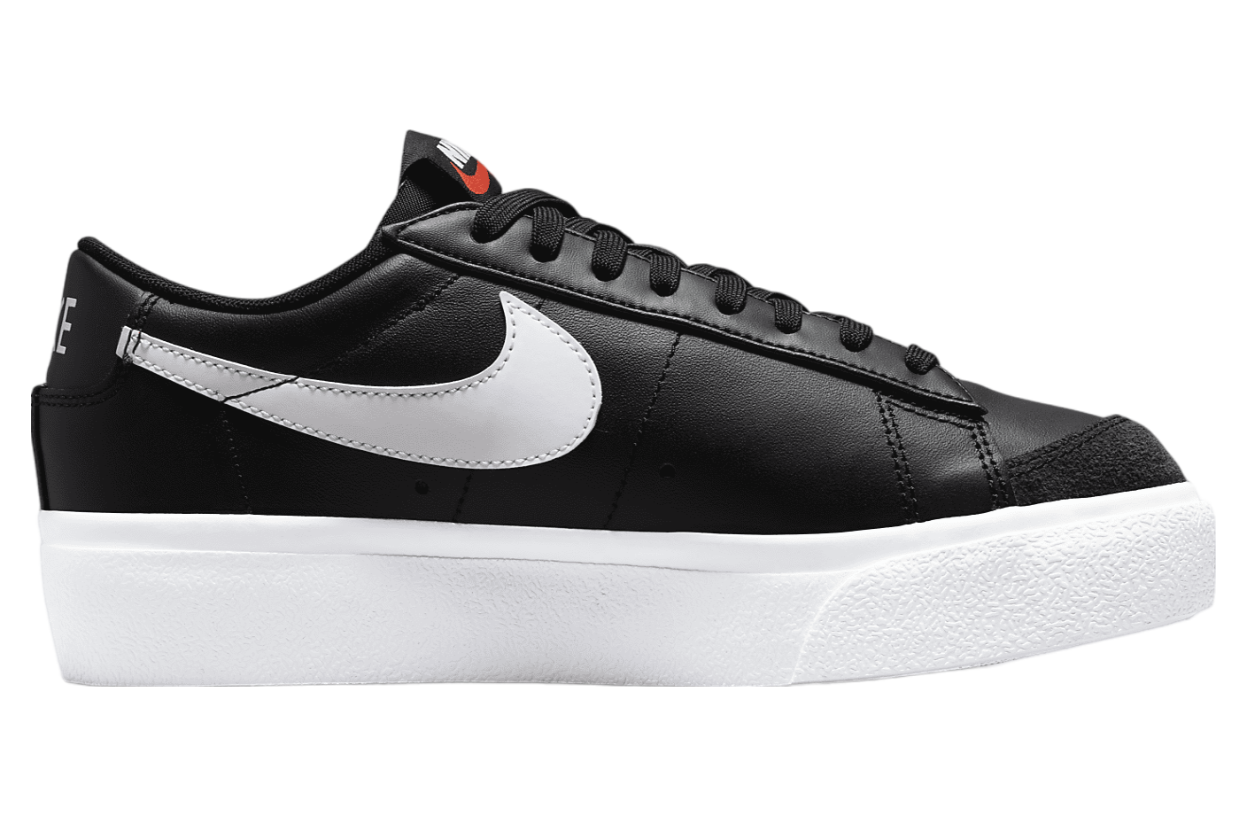 Nike Blazer Low Platform WMNS Black / White