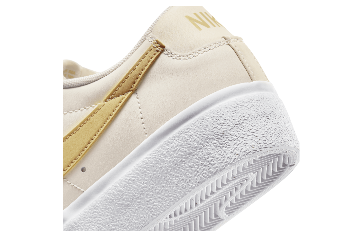 Nike Blazer Low Platform WMNS Pale Ivory / White