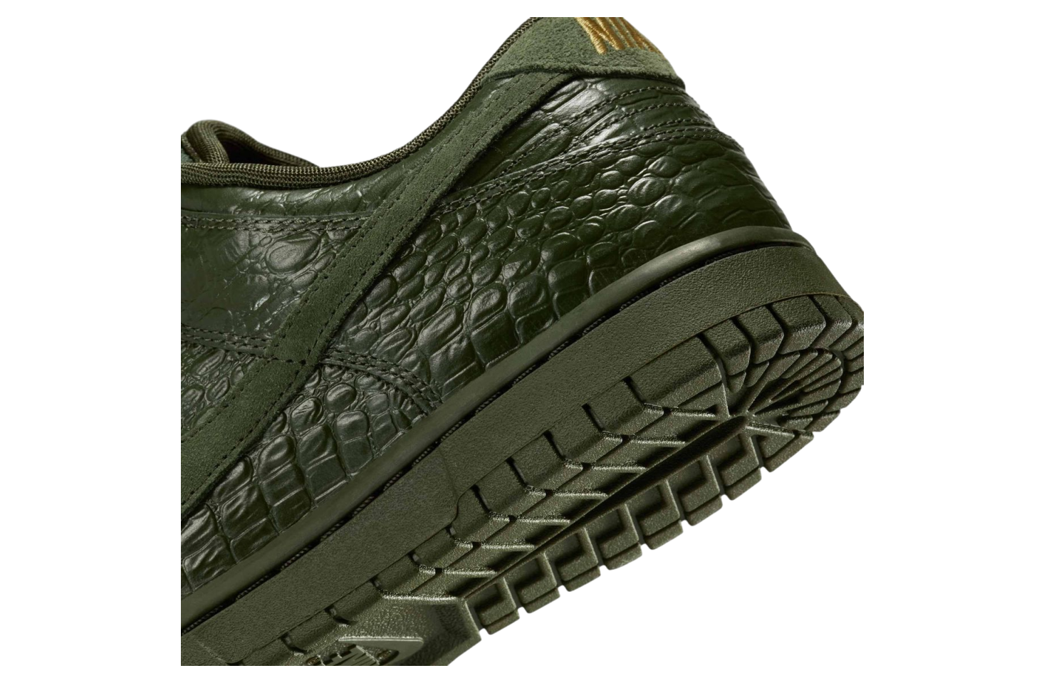 Nike Dunk Low Carbon Green / Metallic Gold