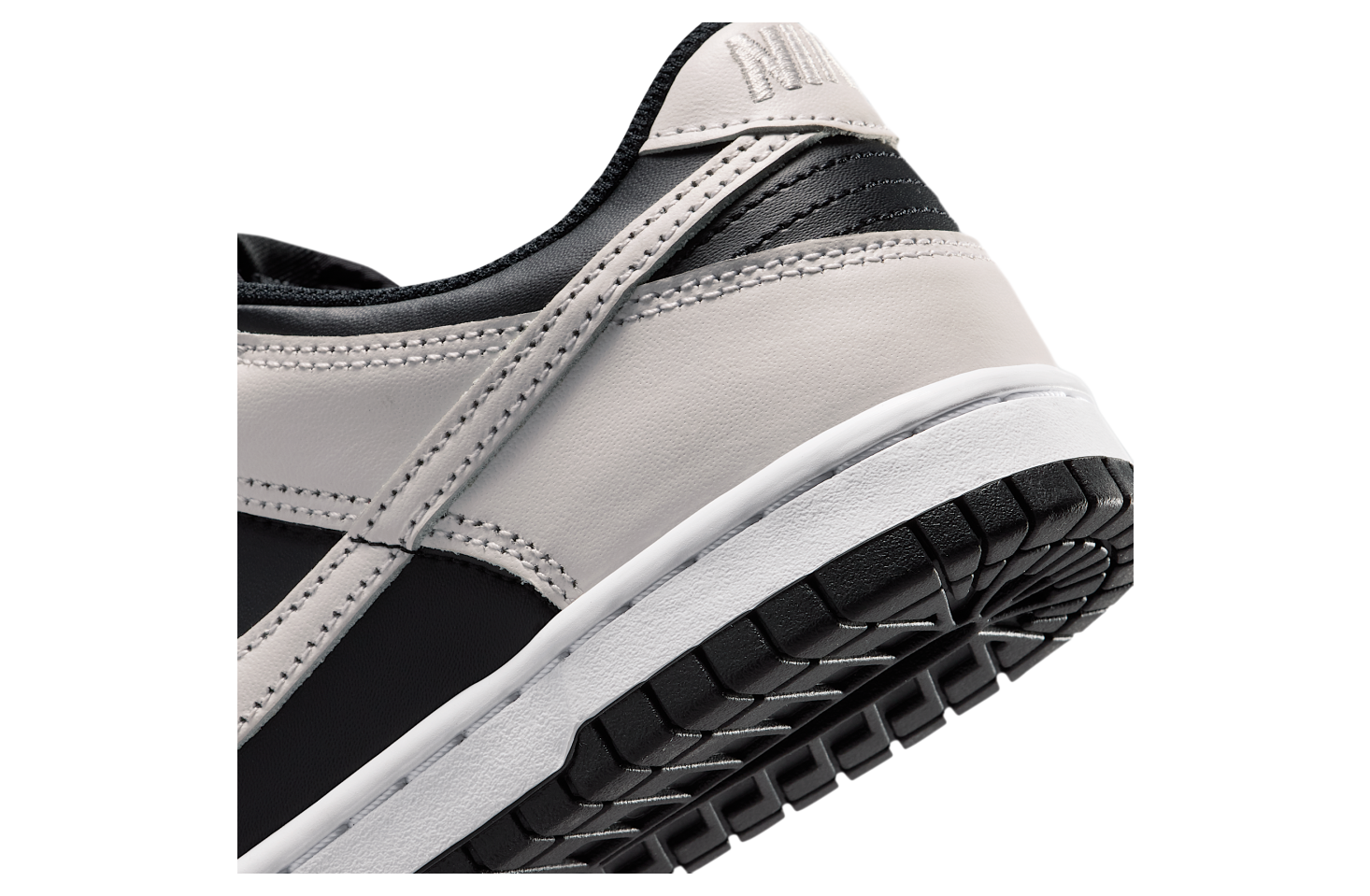 Nike Dunk Low GS Black / Platinum Tint