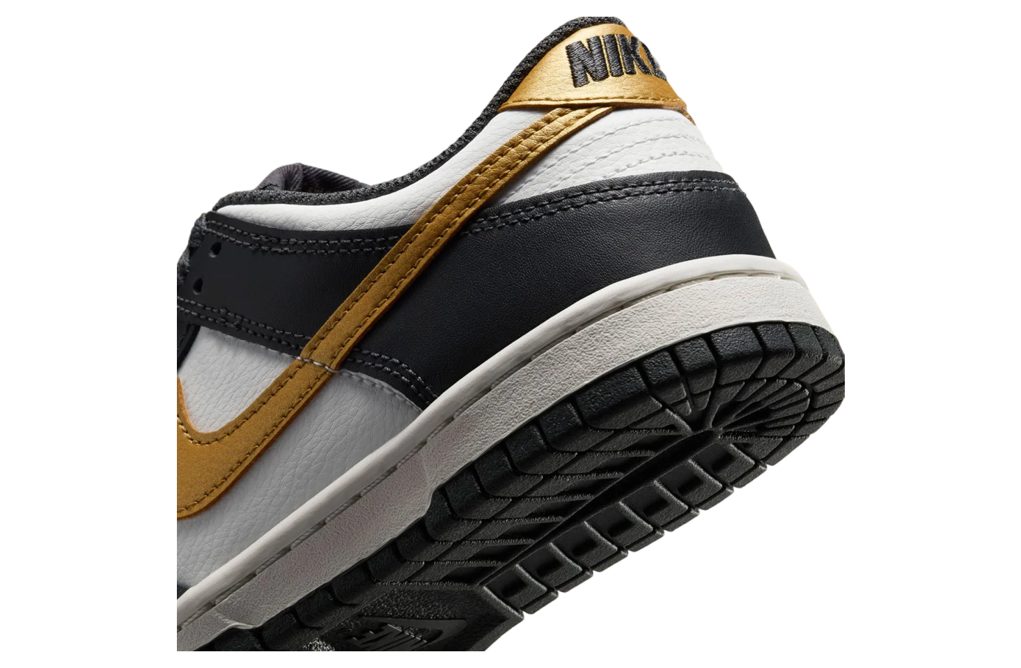 Nike Dunk Low GS White / Black / Metallic Gold