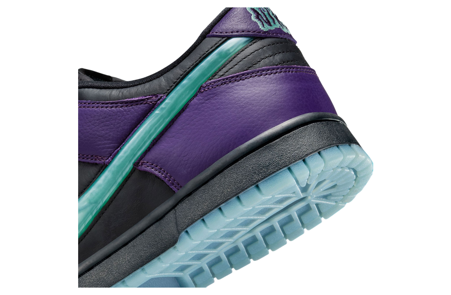 Nike Dunk Low Wizard
