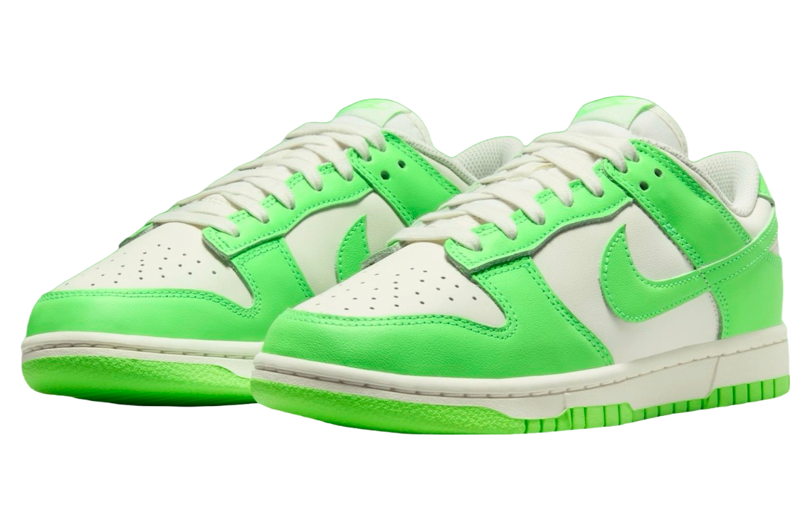 Nike Dunk Low WMNS Green Strike / Sail