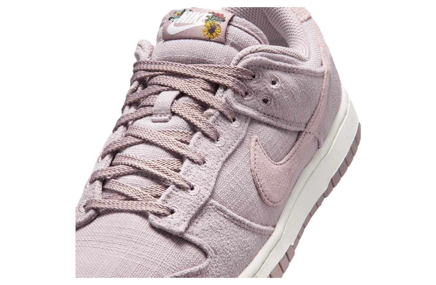 Nike Dunk Low WMNS Now Accepting All Flowers