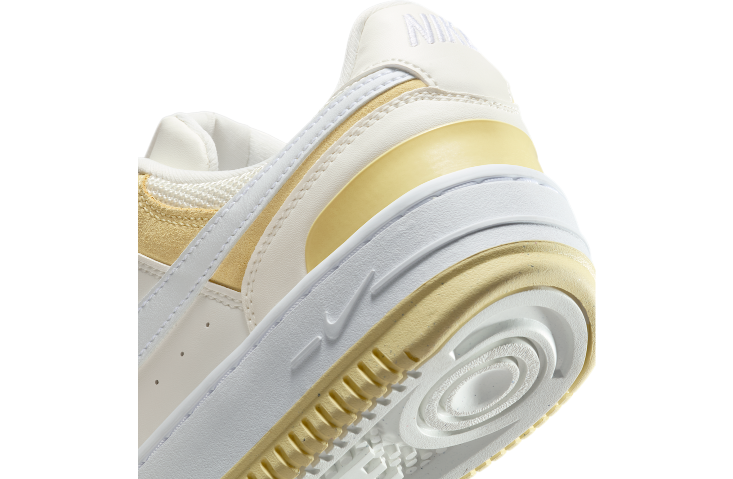 Nike Gamma Force WMNS Sail / Soft Yellow