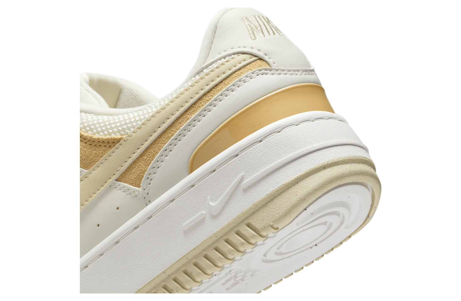 Nike Gamma Force WMNS Soft Pearl / Sail