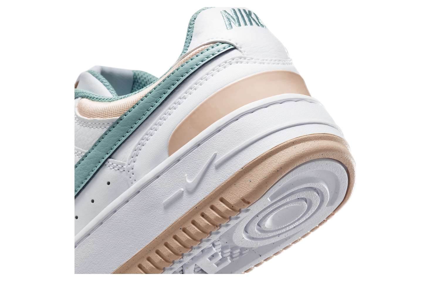 Nike Gamma Force WMNS White / Sanddrift