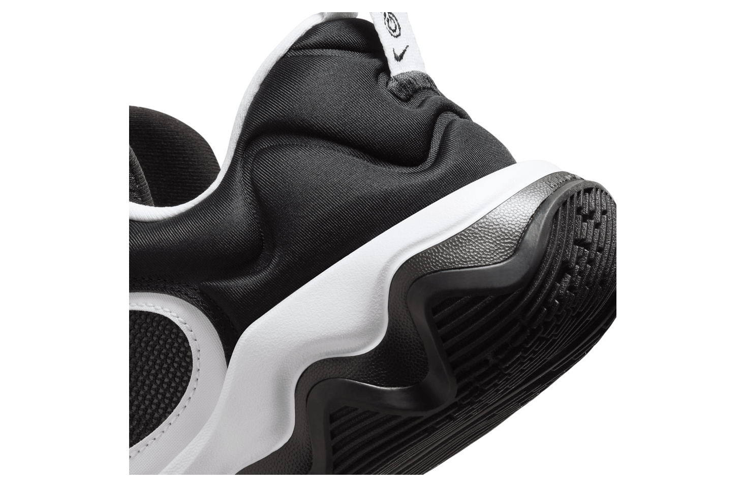 Nike Giannis Immortality 3 Black / White