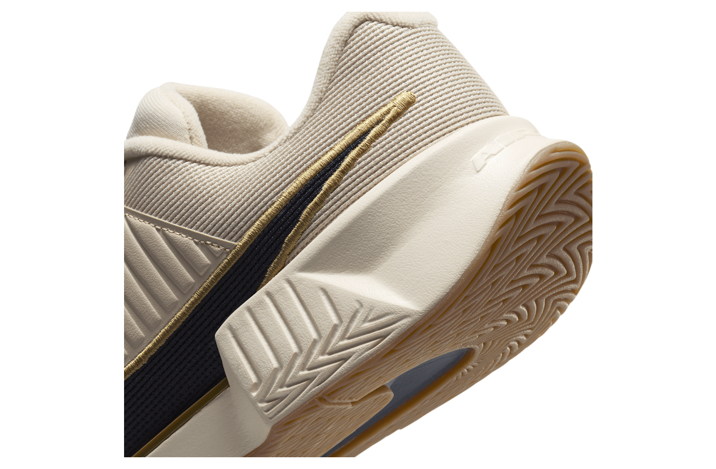 Nike GP Challenge Pro Premium Sanddrift / Metallic Gold