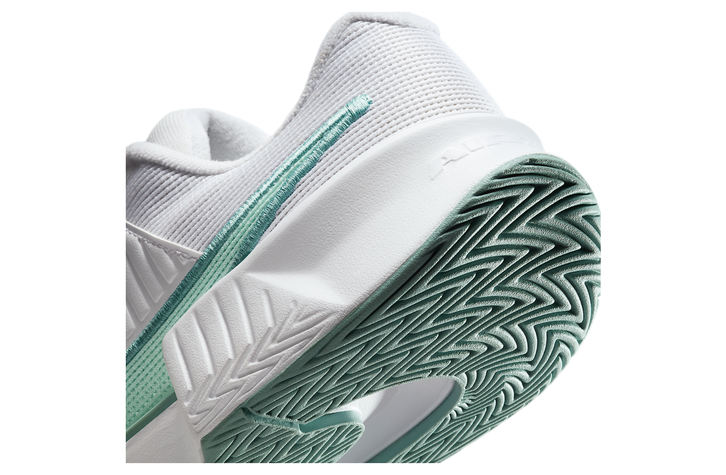 Nike GP Challenge Pro WMNS White / Cannon (Hard Court)