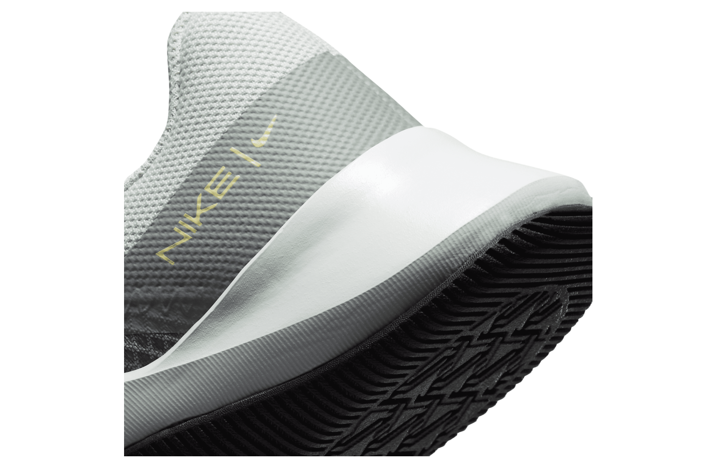 Nike MC Trainer 2 WMNS Light Silver / Mica Green