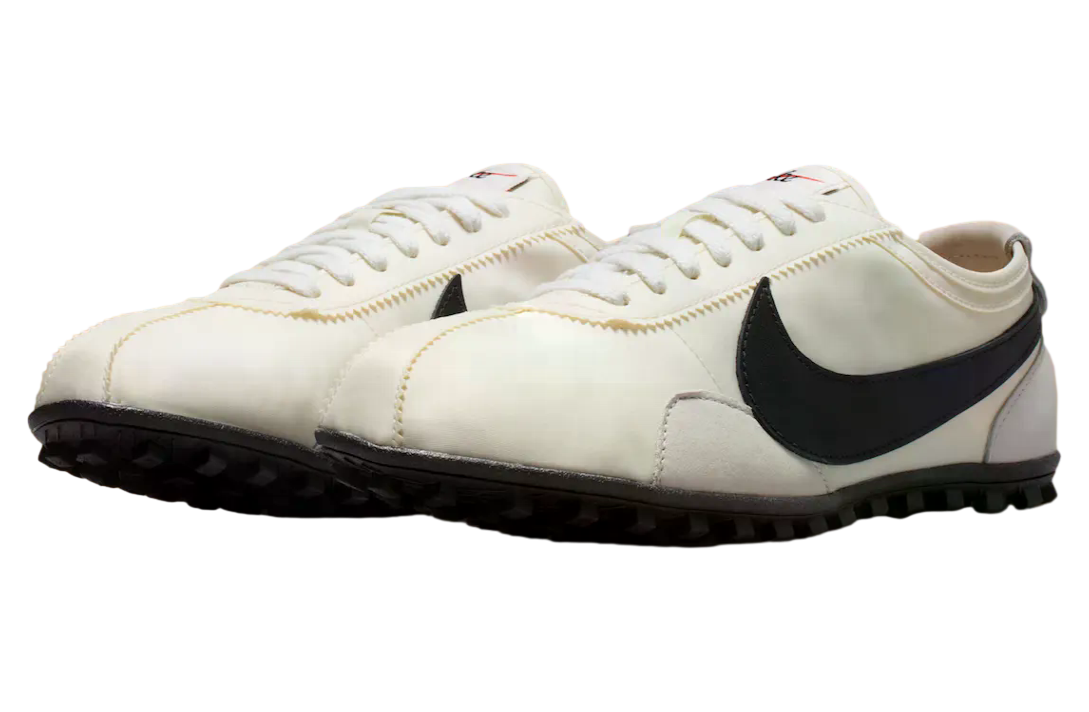 Nike Moon Soft Pearl / Black