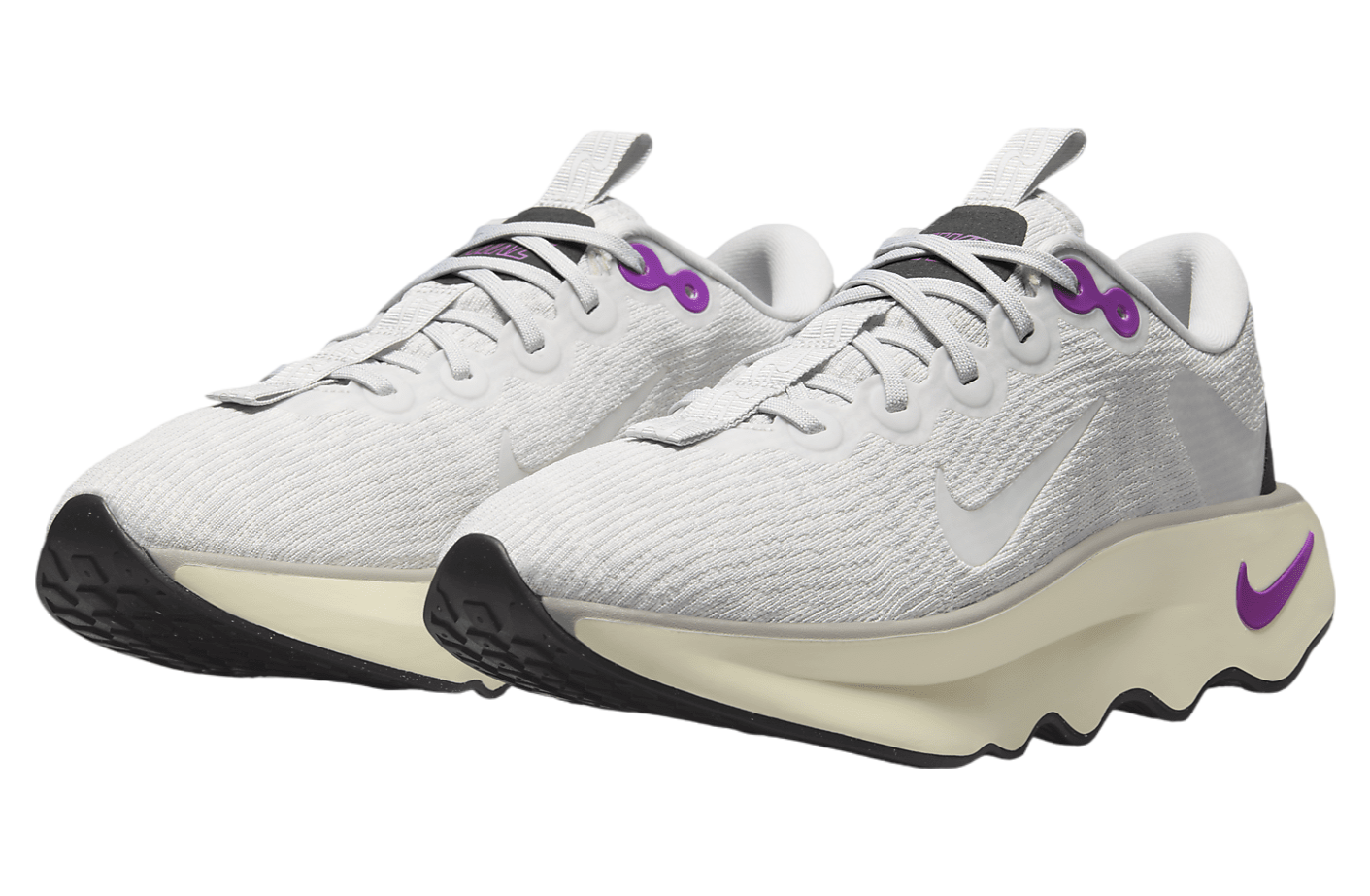 Nike Motiva WMNS Photon Dust / Hyper Violet