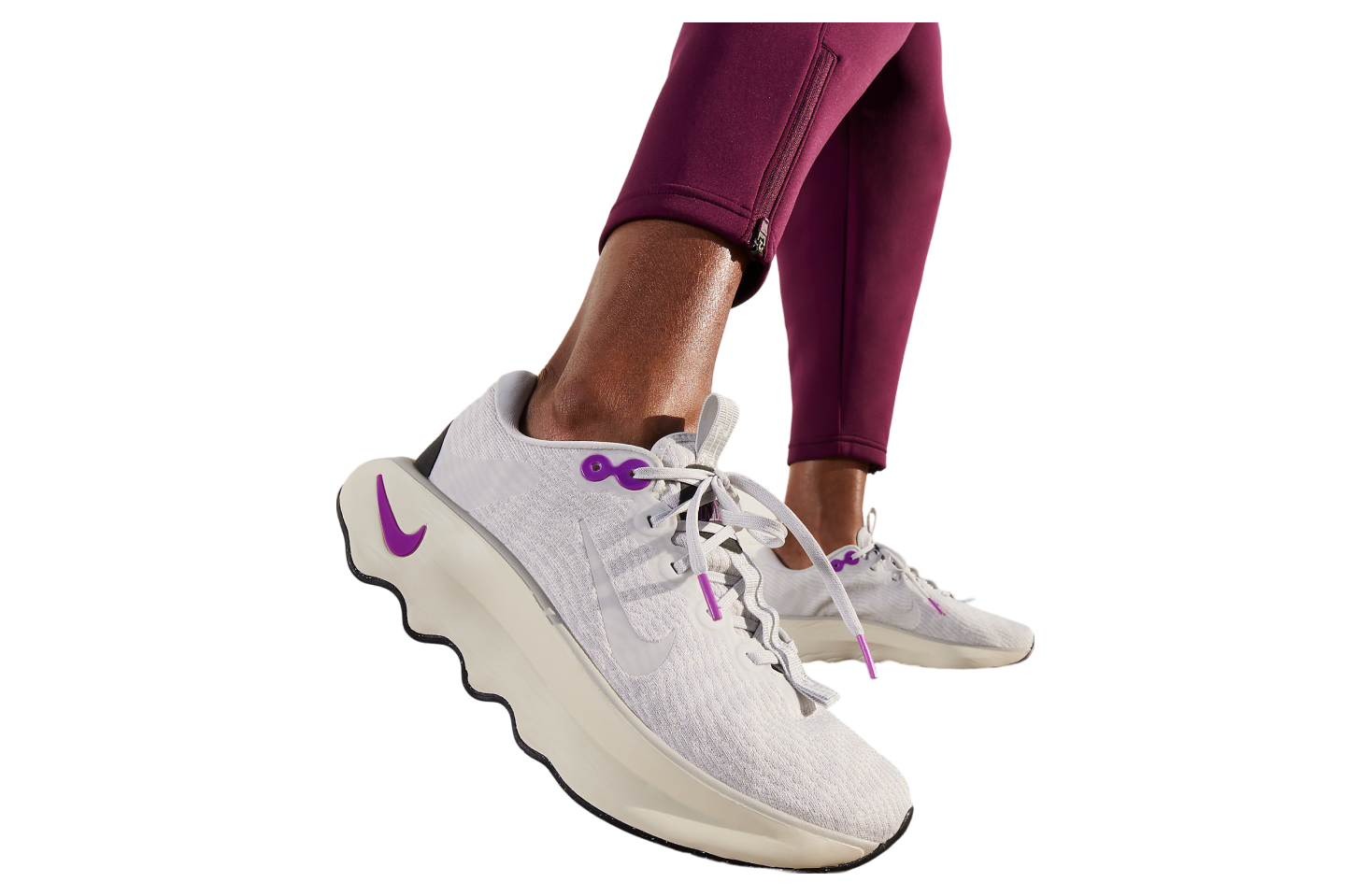 Nike Motiva WMNS Photon Dust / Hyper Violet