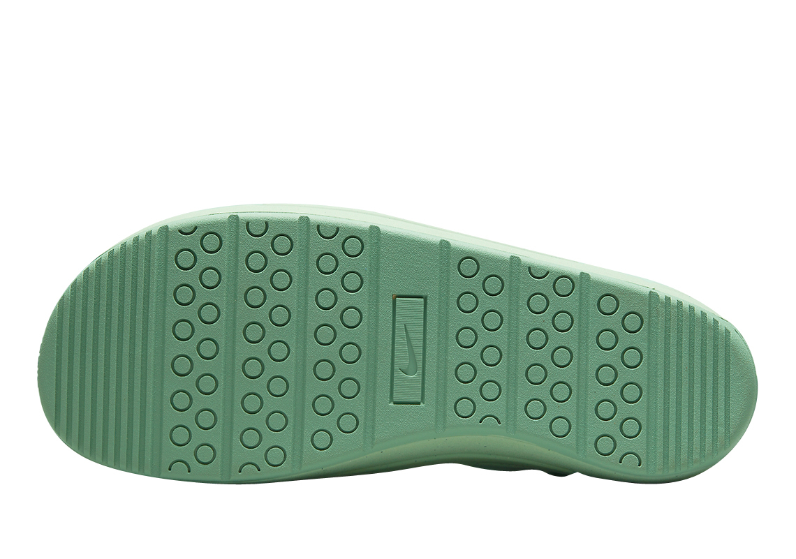 Nike Offline Pack Enamel Green