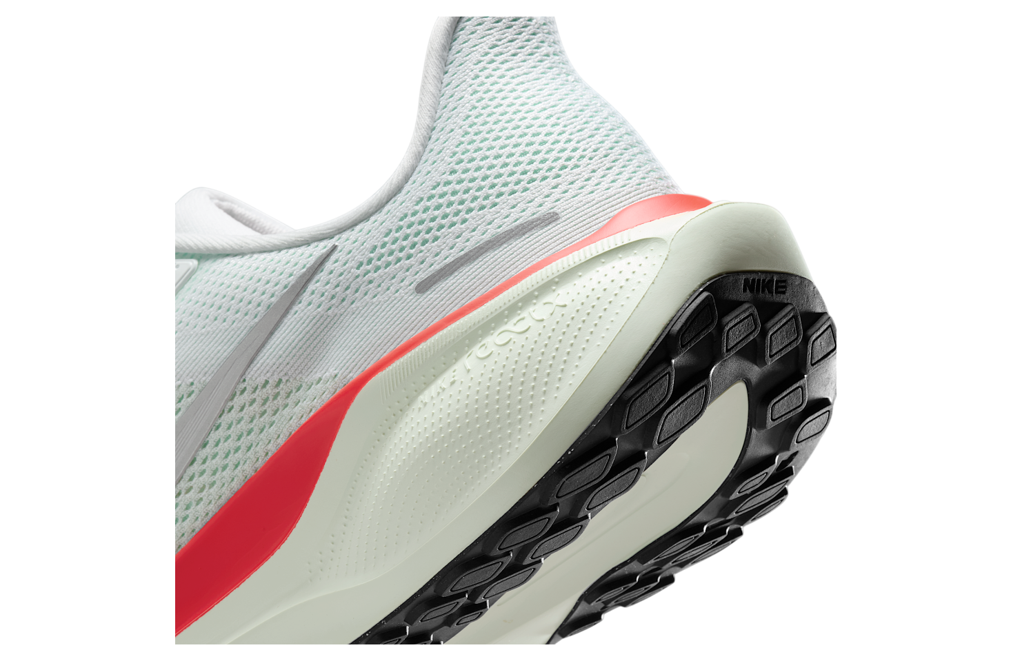 Nike Pegasus 41 White / Barely Green