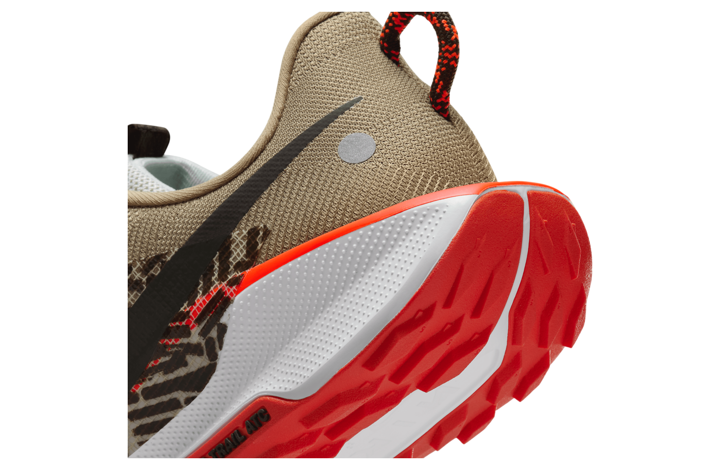 Nike Pegasus Trail 5 Khaki / Hyper Crimson